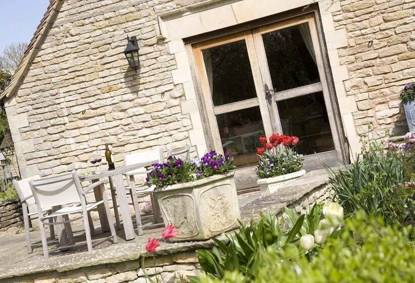 مبيت وإفطار The Old Manor House