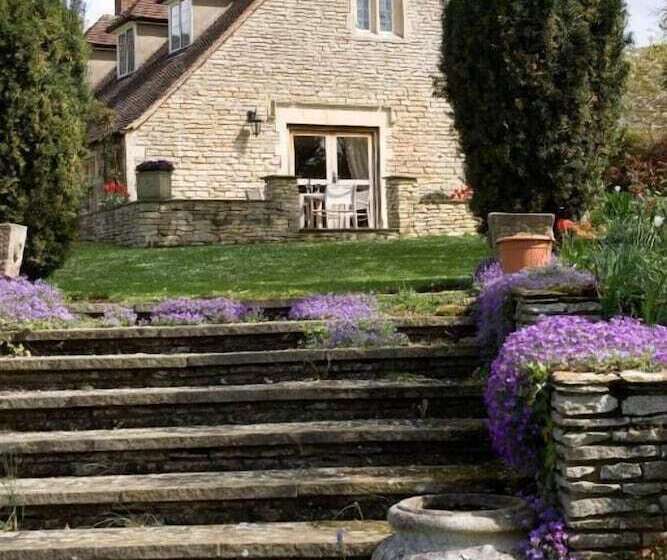 مبيت وإفطار The Old Manor House