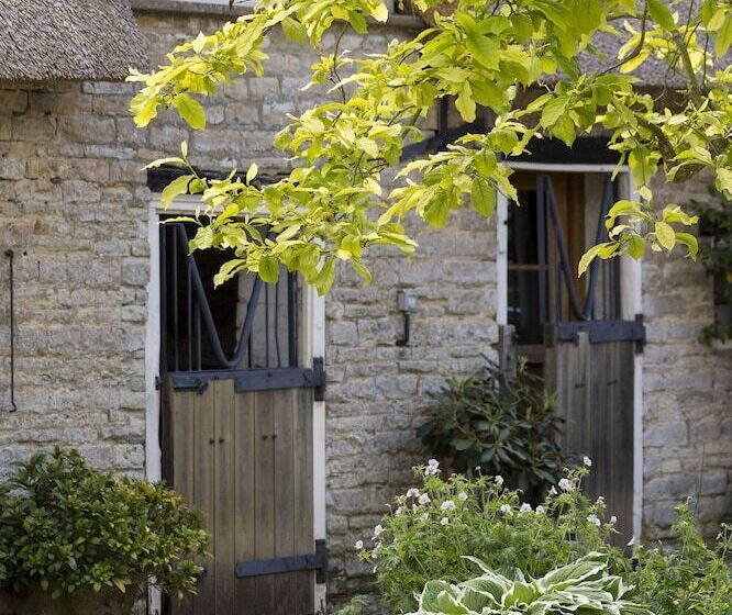 مبيت وإفطار The Old Manor House