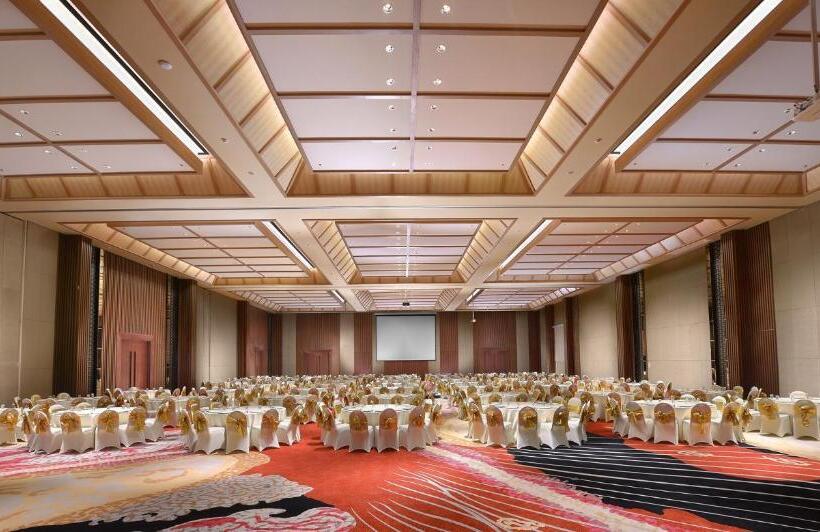 Golden Tulip Holland Resort Batu