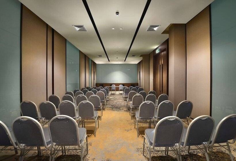 Golden Tulip Holland Resort Batu