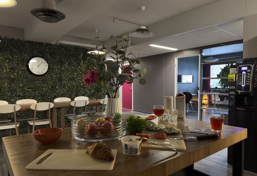 Отель The Rooms Airport   20rooms