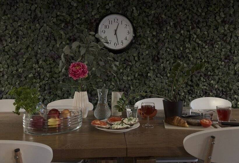 Отель The Rooms Airport   20rooms