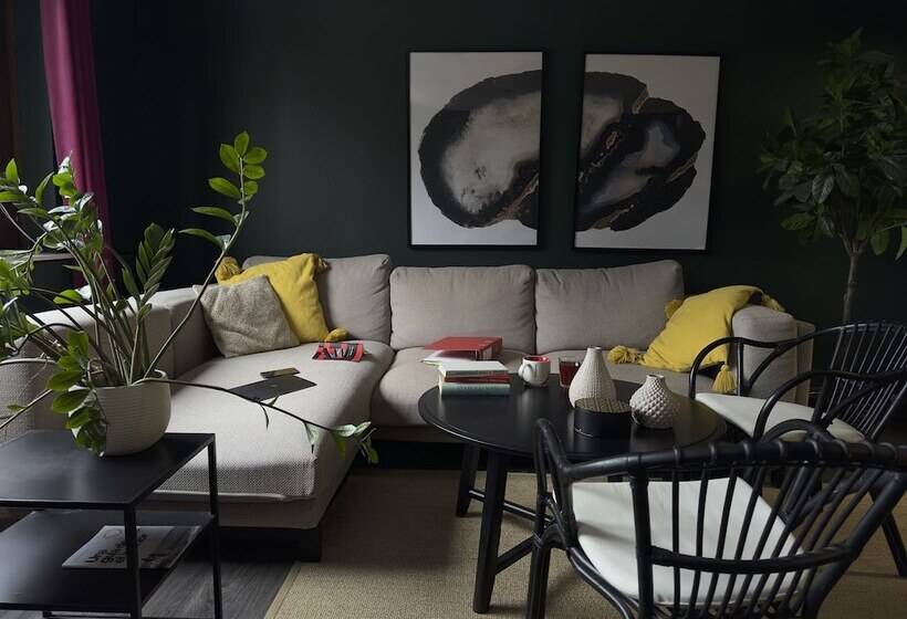 Отель The Rooms Airport   20rooms