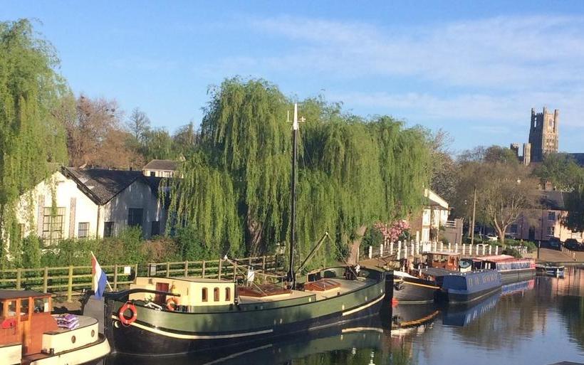 فندق Barge Waternimf