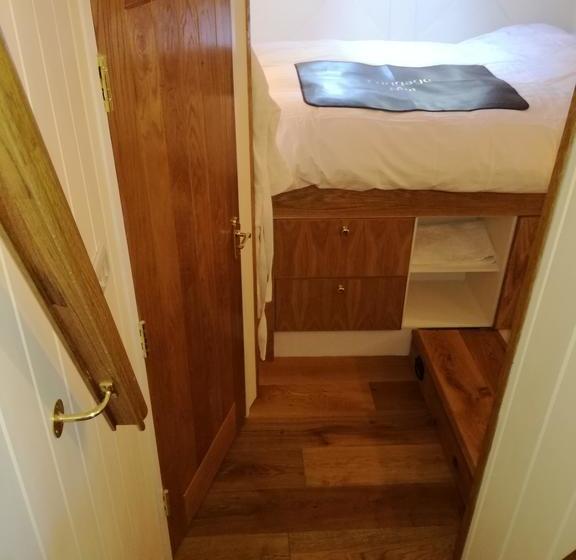 فندق Barge Waternimf