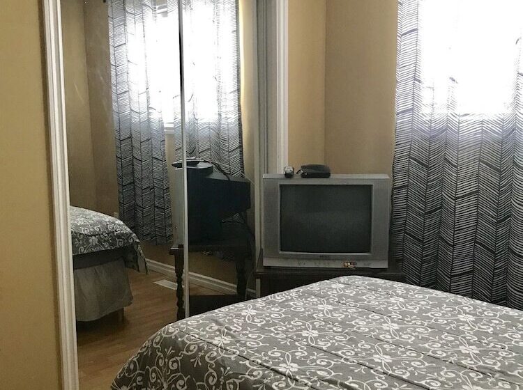 酒店 Central Edmonton Private Rooms