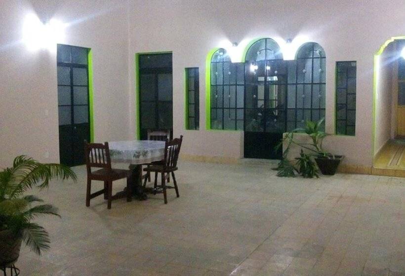 فندق Doña Chela En Calvillo