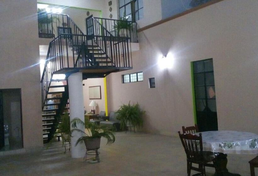 فندق Doña Chela En Calvillo