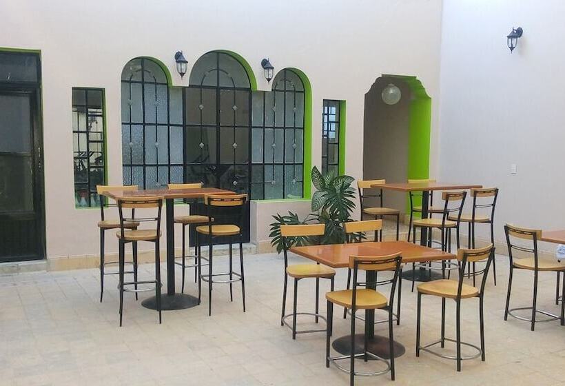 فندق Doña Chela En Calvillo