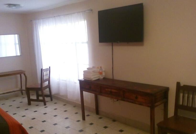 فندق Doña Chela En Calvillo