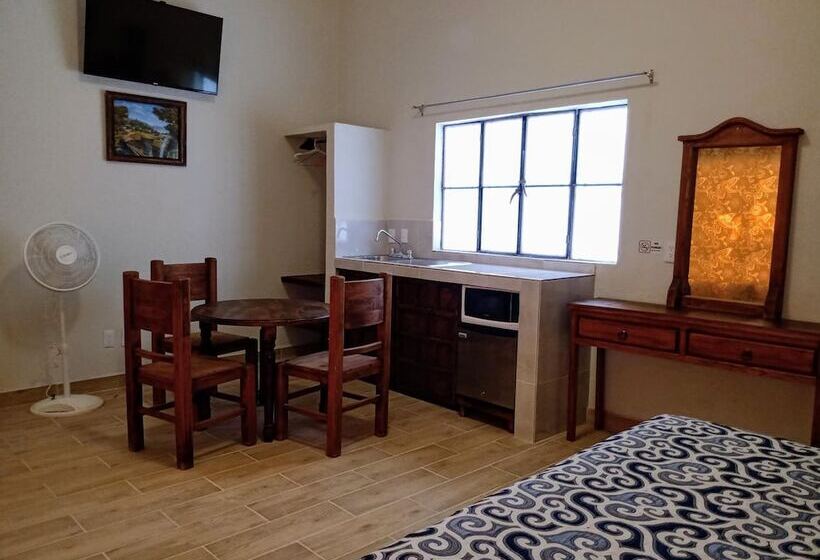 فندق Doña Chela En Calvillo