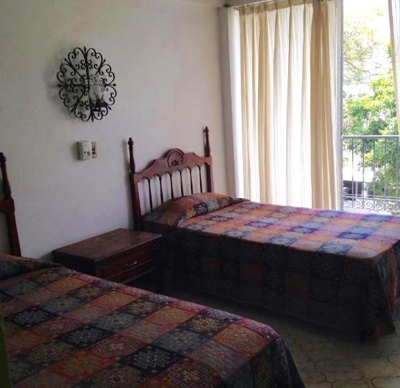 هتل Flamingos Colima