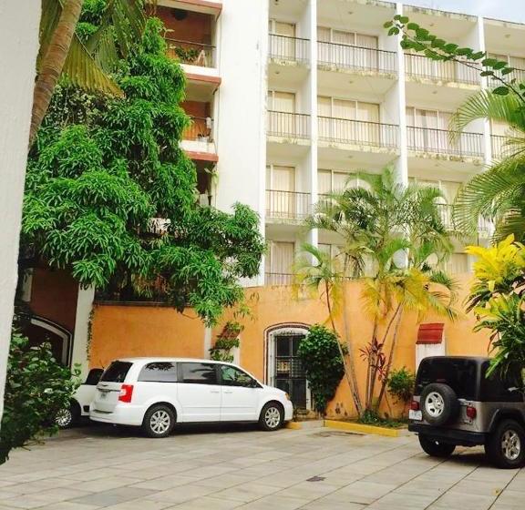 هتل Flamingos Colima