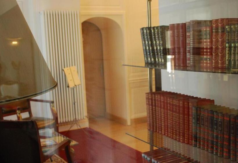 ホテル Hôtel Victor Hugo