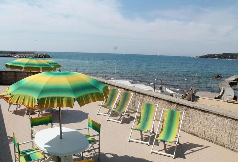 Отель La Marinella