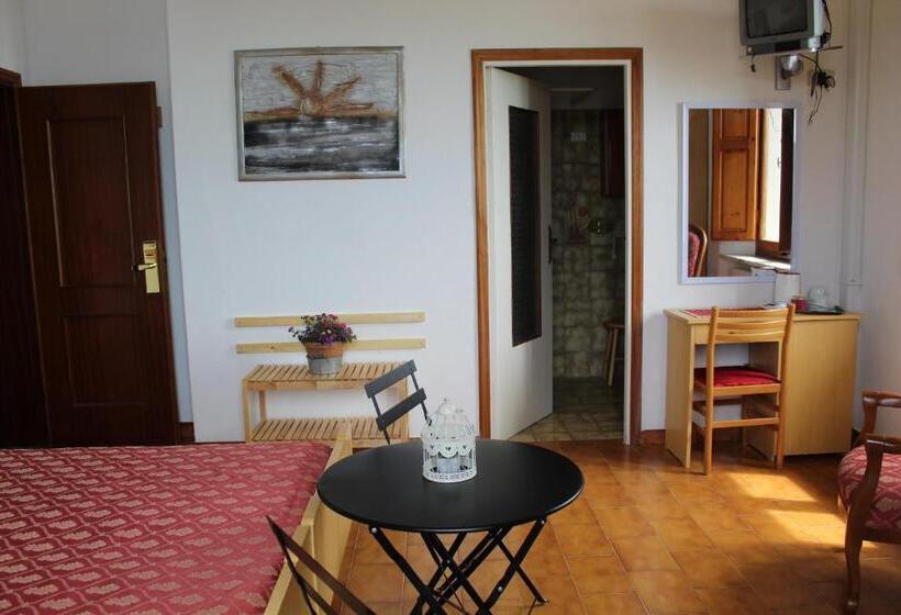 Отель La Marinella