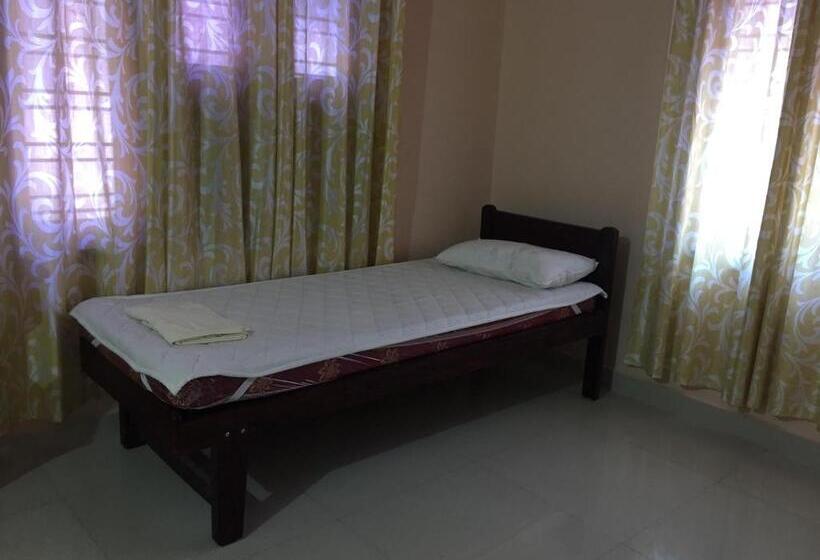 호텔 Mega Tourist Home Palarivattom