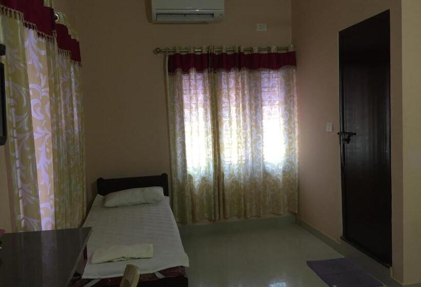 호텔 Mega Tourist Home Palarivattom