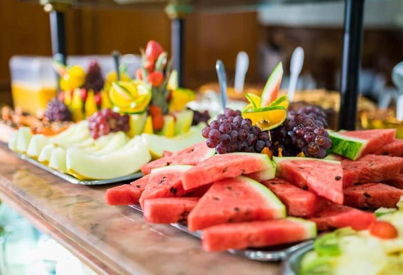 Отель Negreiros