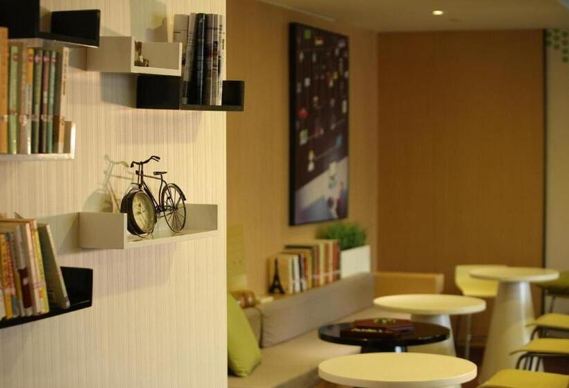 Iu Hotel Hezhou Bus Terminal