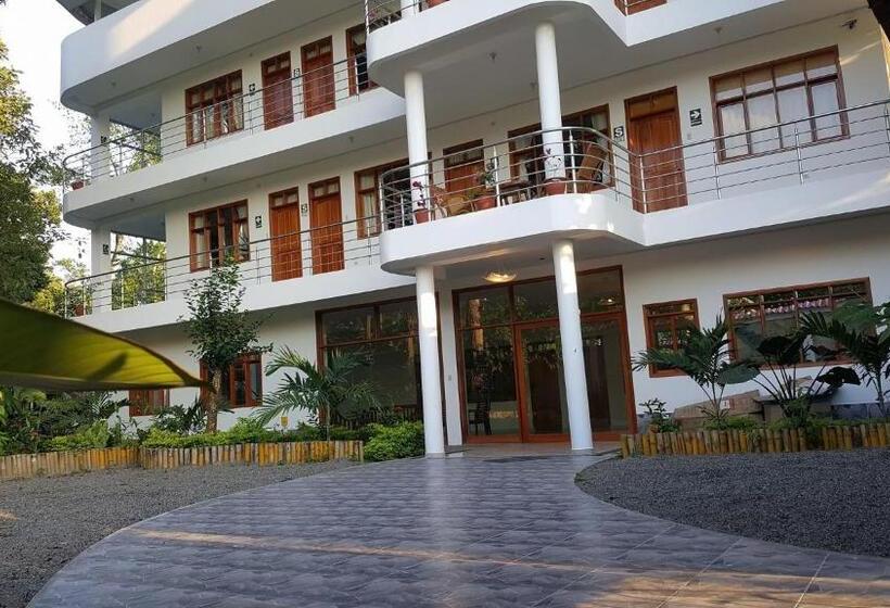 ユースホステル La Floresta Tarapoto Hostal