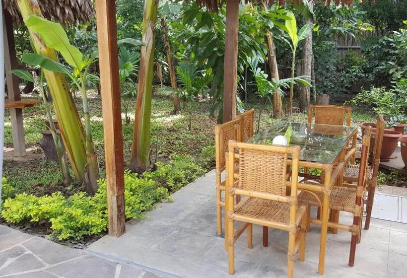 ユースホステル La Floresta Tarapoto Hostal