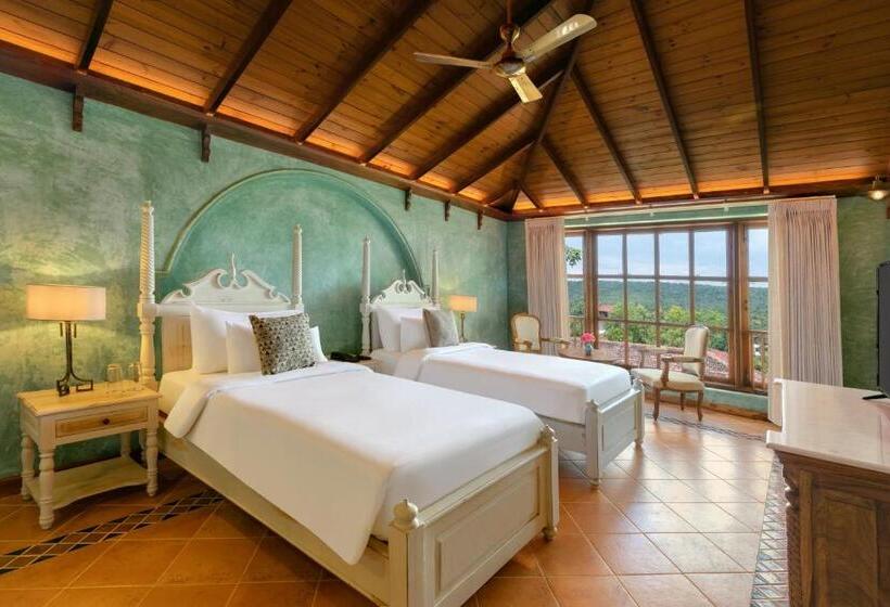 Amritara Aura Resort & Spa