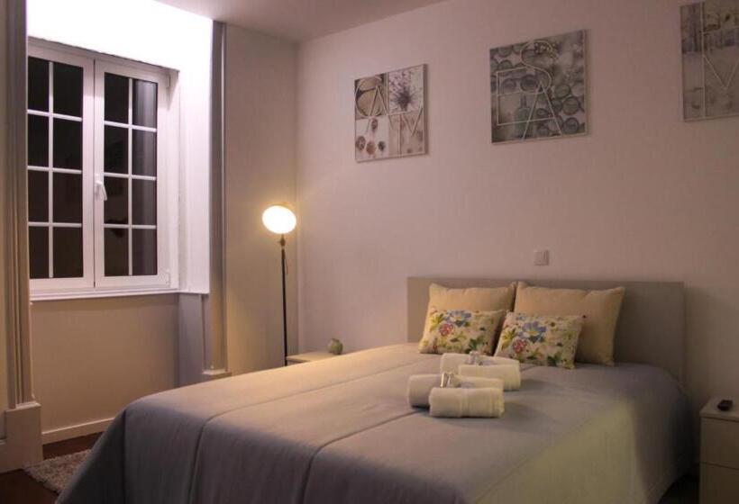 تختخواب و صبحانه Charme E Alegria