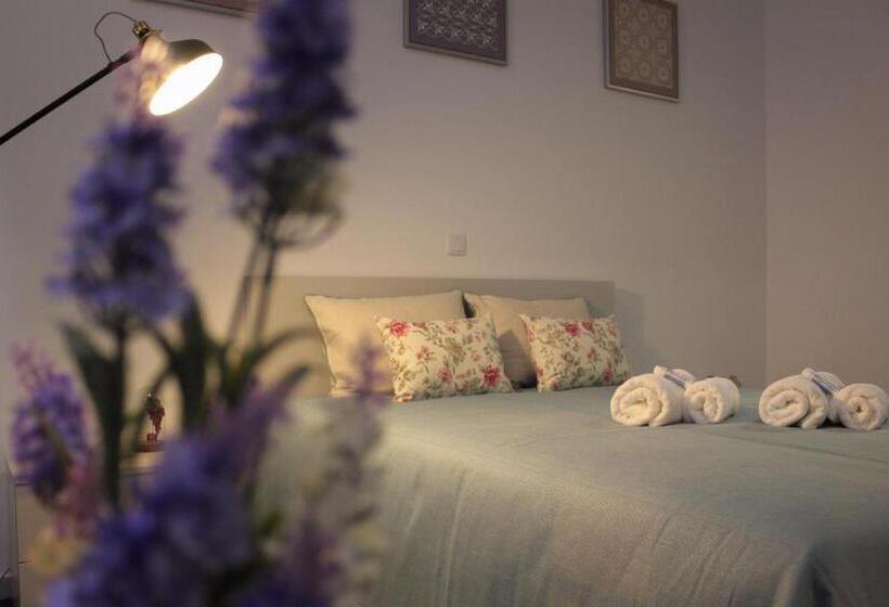 تختخواب و صبحانه Charme E Alegria