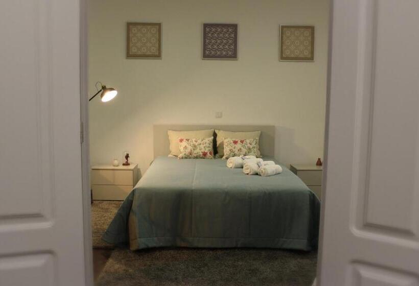 تختخواب و صبحانه Charme E Alegria