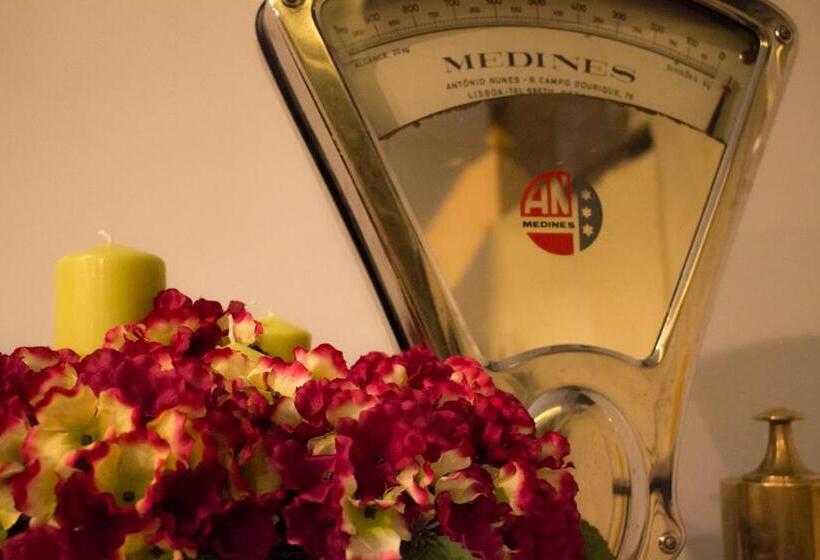 تختخواب و صبحانه Charme E Alegria