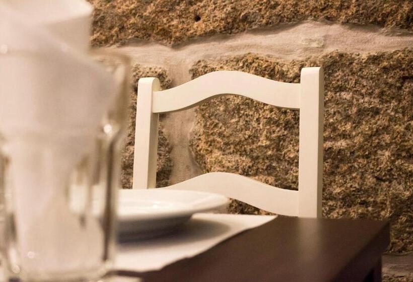 تختخواب و صبحانه Charme E Alegria