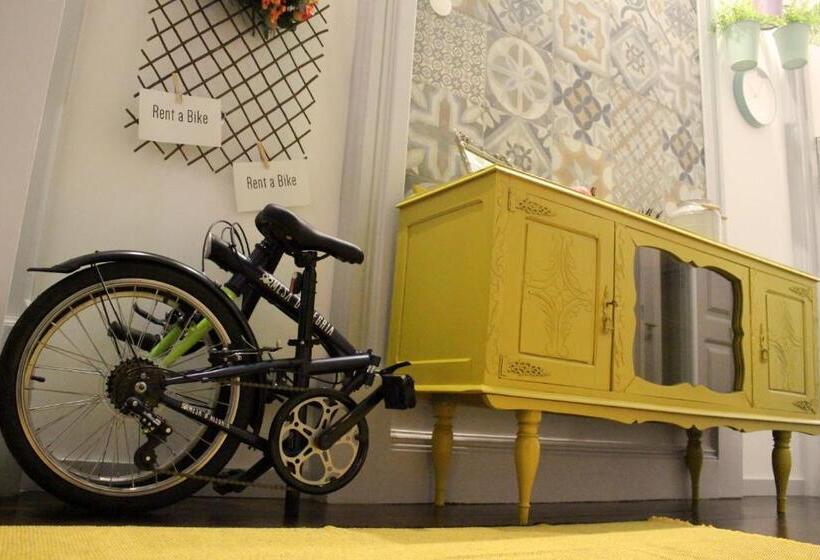 تختخواب و صبحانه Charme E Alegria