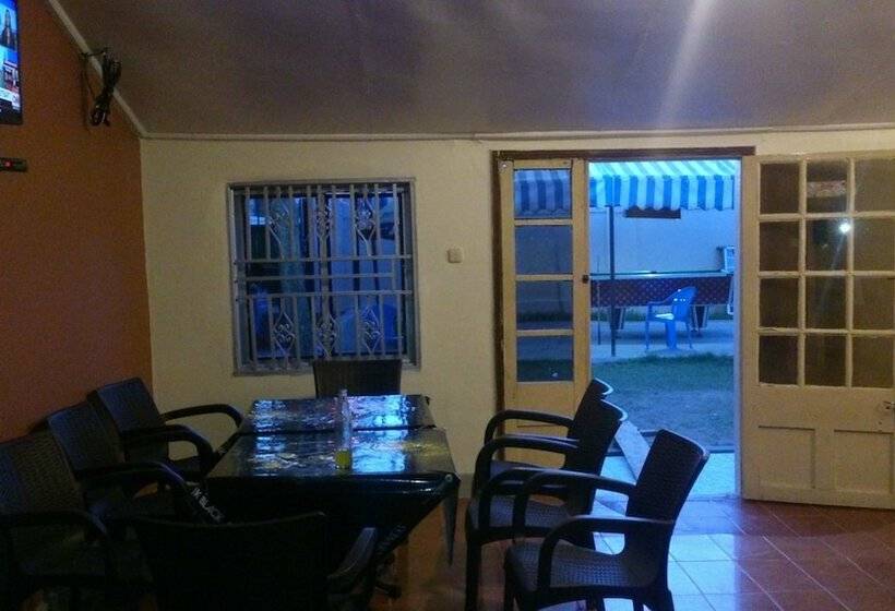 تختخواب و صبحانه City Park Motel