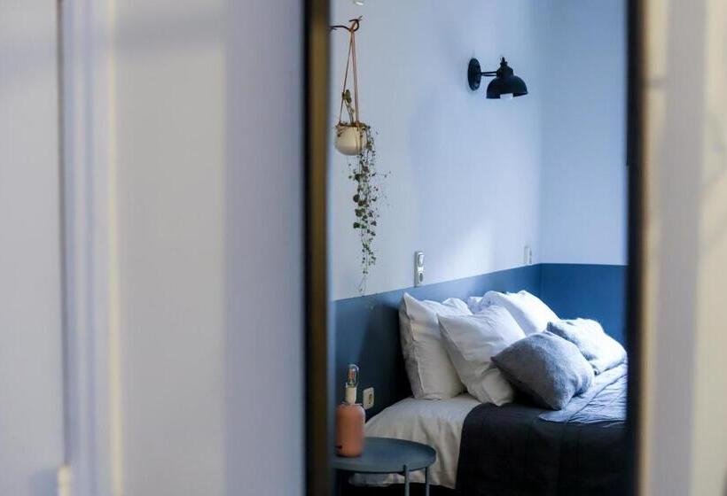 تختخواب و صبحانه Milk And Cookies