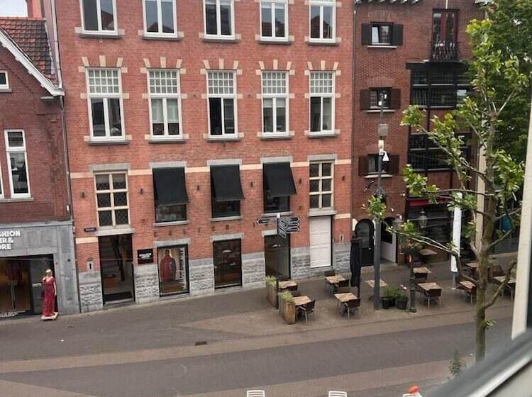 تختخواب و صبحانه Milk And Cookies