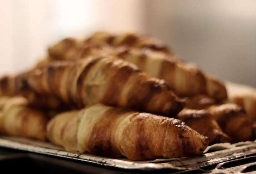 تختخواب و صبحانه Milk And Cookies