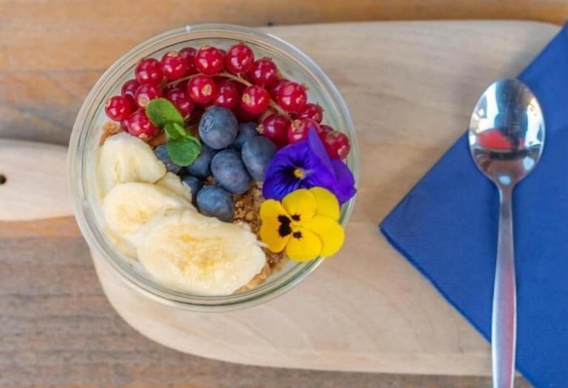 تختخواب و صبحانه Milk And Cookies