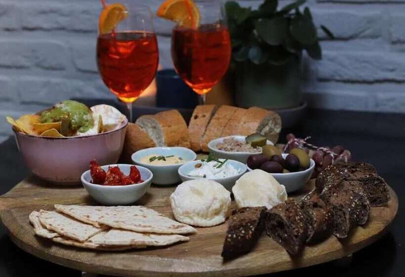 تختخواب و صبحانه Milk And Cookies