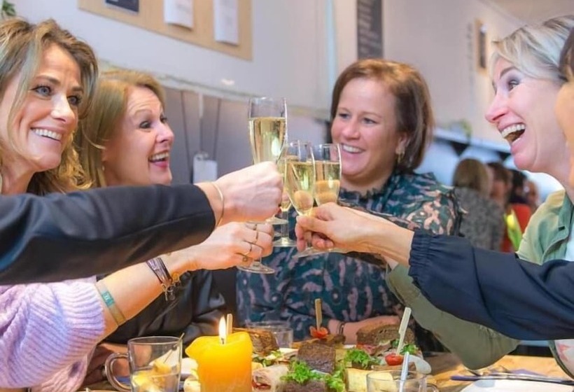 تختخواب و صبحانه Milk And Cookies