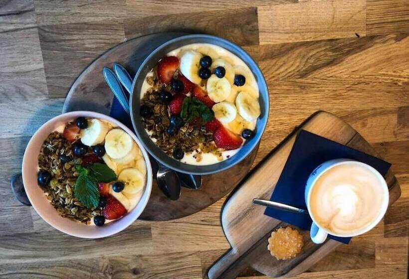 تختخواب و صبحانه Milk And Cookies