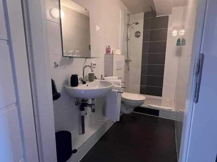 تختخواب و صبحانه Milk And Cookies