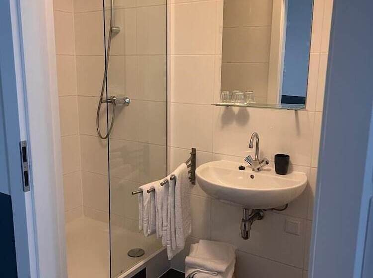 تختخواب و صبحانه Milk And Cookies