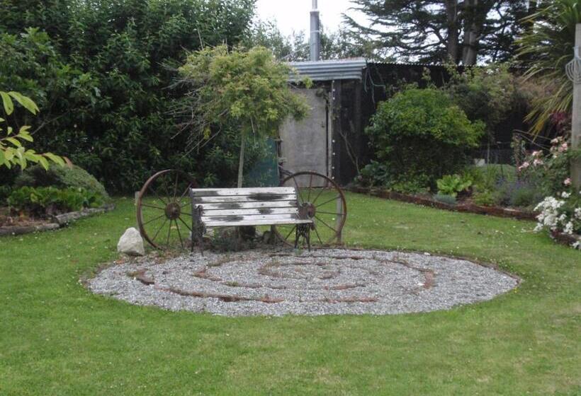 Folster Gardens Bed And Breakfast