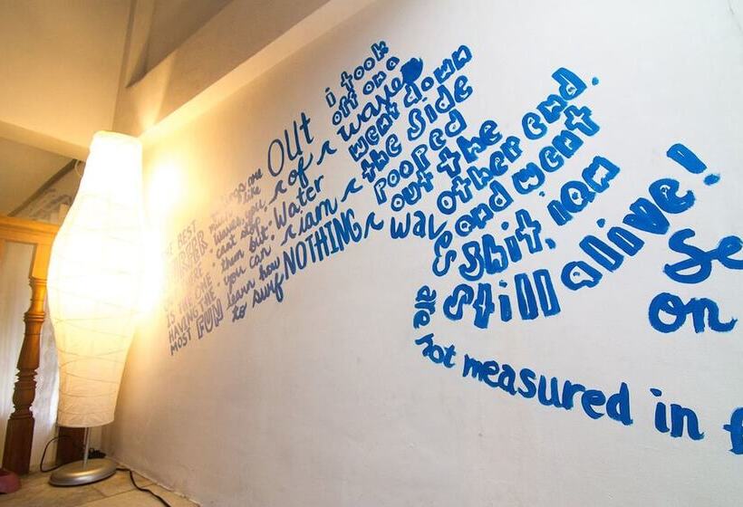 Go Surfari House   Hostel