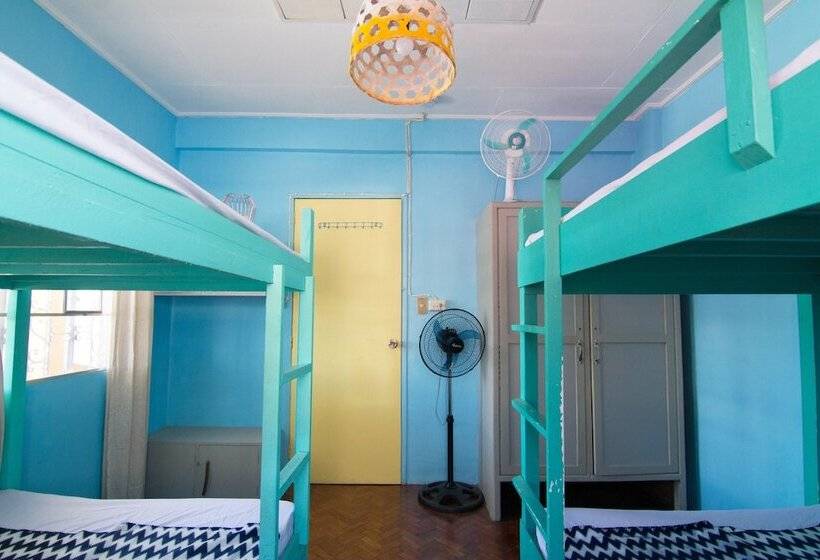 Go Surfari House   Hostel