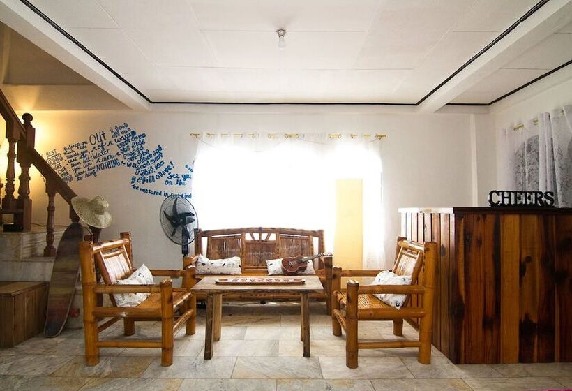 Go Surfari House   Hostel