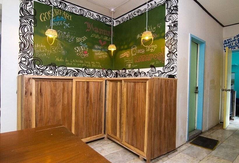 Go Surfari House   Hostel