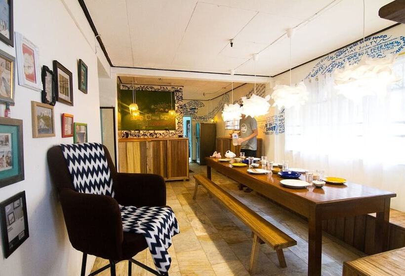 Go Surfari House   Hostel